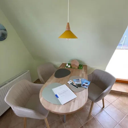 Apartment Bei Petrus Unterm Dach Zingst